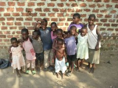 111201_Uganda_Beth Elishah groepsfoto.jpg